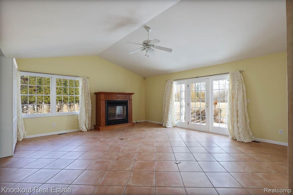 4887 CANTERBURY, Vassar, MI 48768 — Photo 17