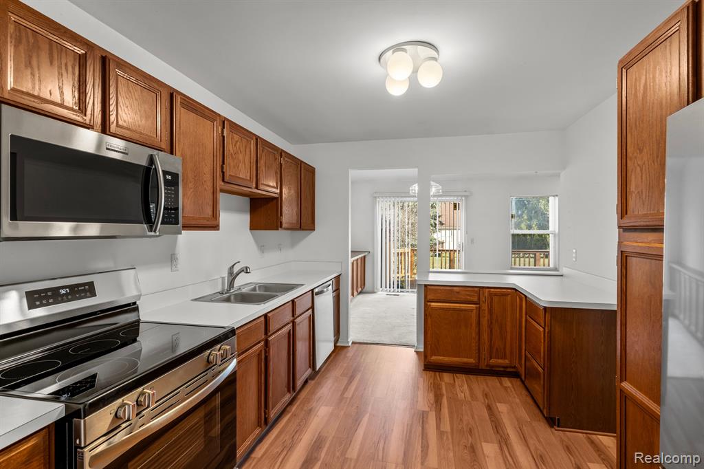 250 Winding Brook, Commerce Twp, MI 48390 — Photo 11
