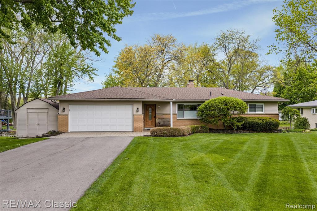 804 Bonita Drive, White Lake, MI 48383 — front exterior