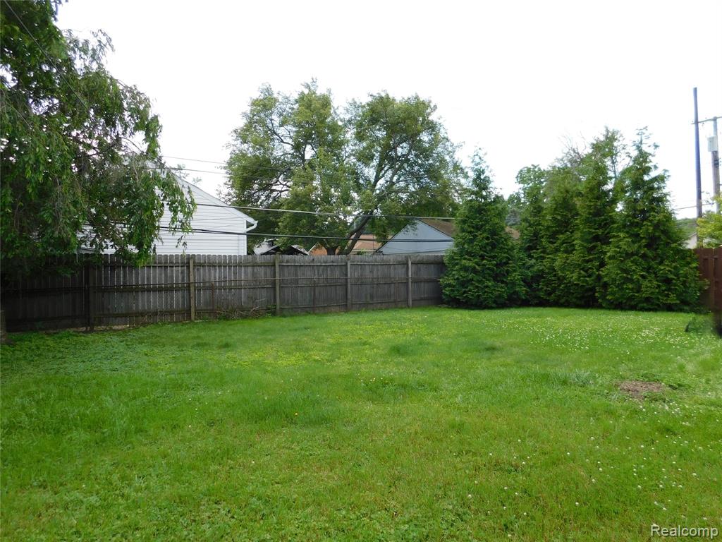 16740 College, Fraser, MI 48026 — Photo 27