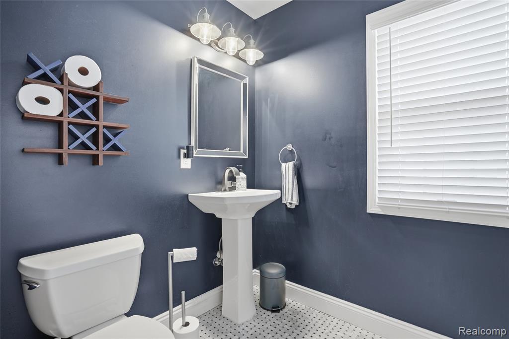 373 Hillcrest Avenue, Grosse Pointe Farms, MI 48236 — Photo 18