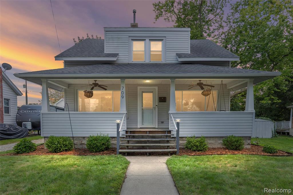 709 E Clinton Street, Howell, MI 48843 — front exterior
