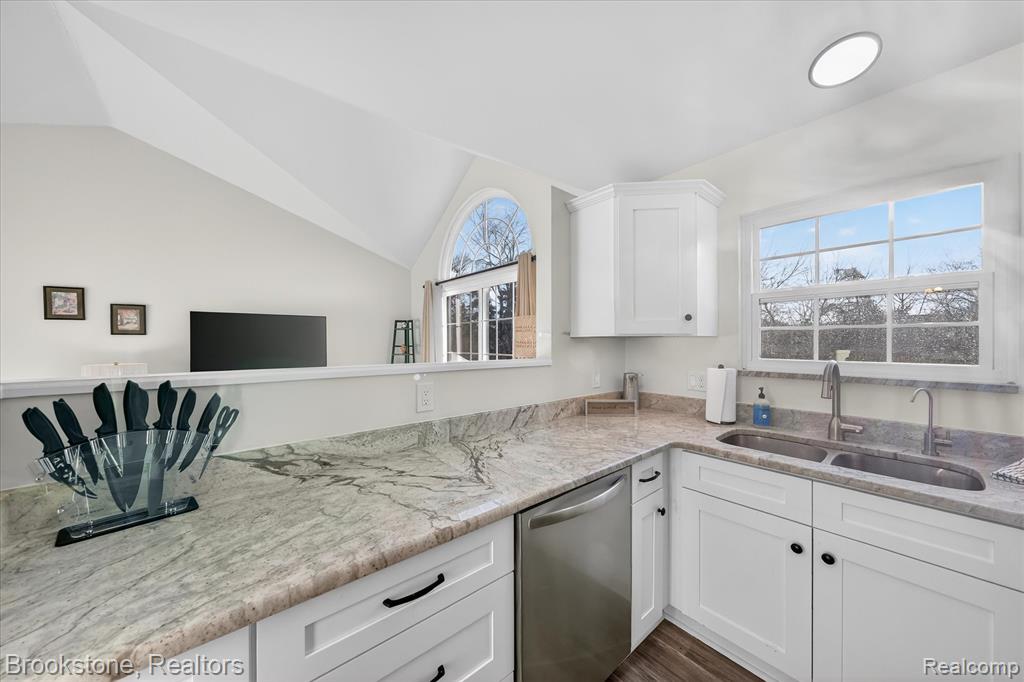 220 Oakbrooke Drive, 3, South Lyon, MI 48178 — Photo 12