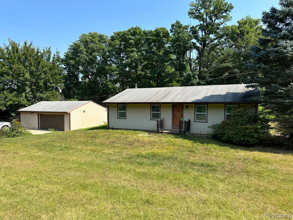 5047 ROCHESTER Road, Dryden, MI 48428 — Photo 2