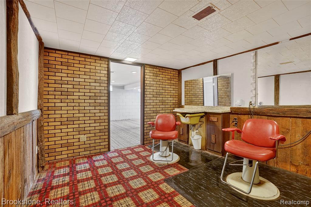 300 N Kibbee Street, MI 48879 — Photo 31