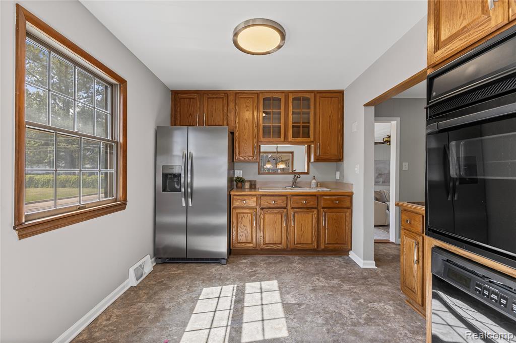 5803 Deering Street, Garden City, MI — Photo 10