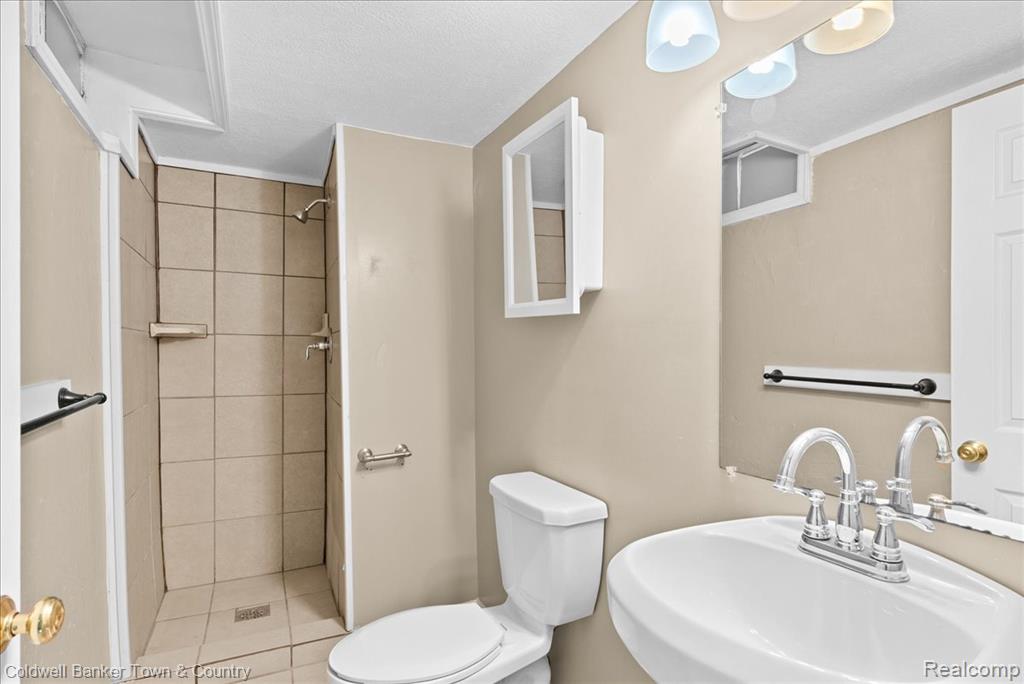 4820 Burchfield Avenue, Lansing, MI 48910 — Photo 20