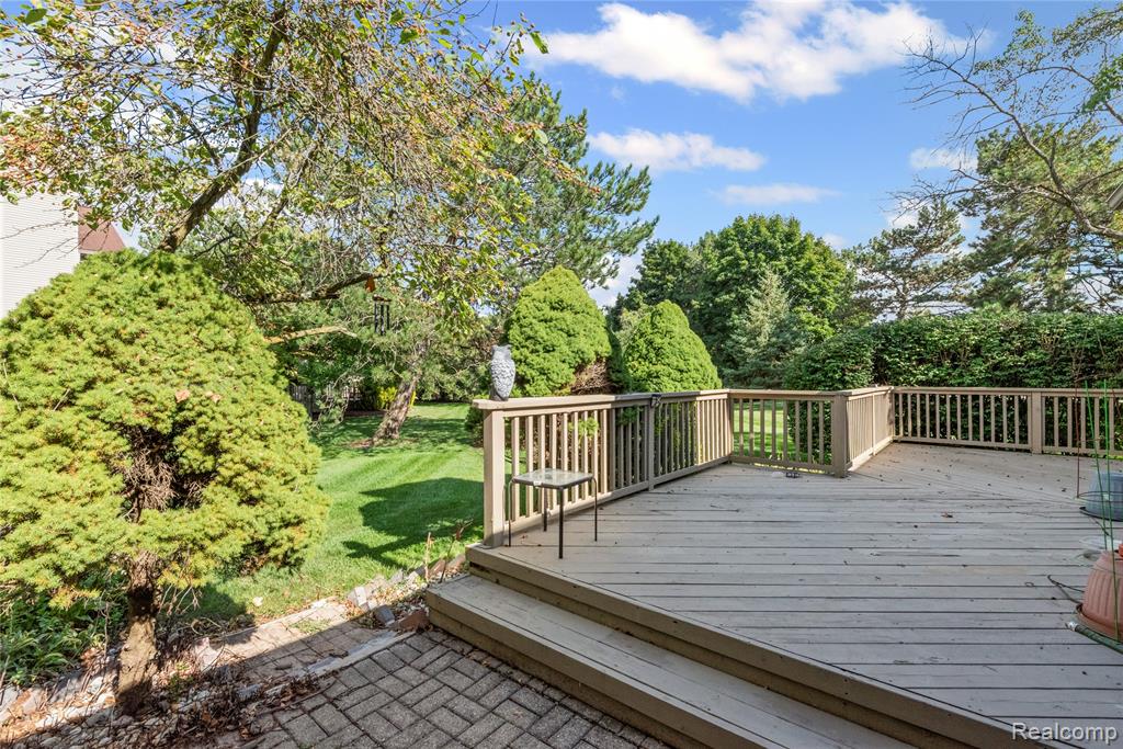 586 Ashley Circle, Rochester Hills, MI 48307 — Photo 34