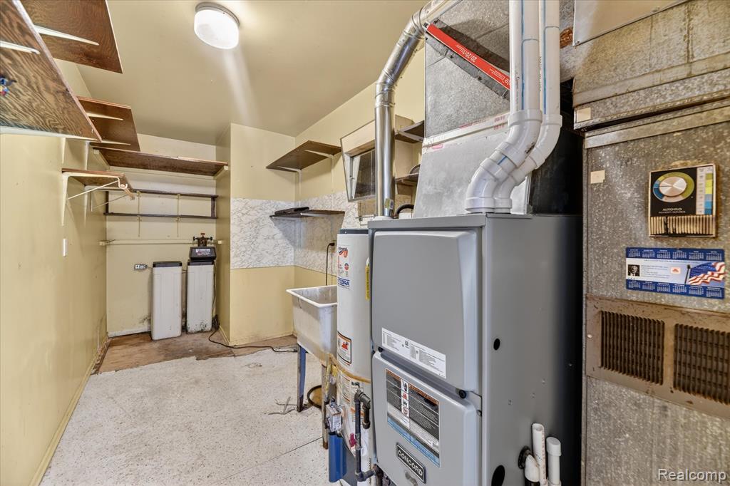 5300 Arnold Drive, Burton, MI 48509 — Photo 34