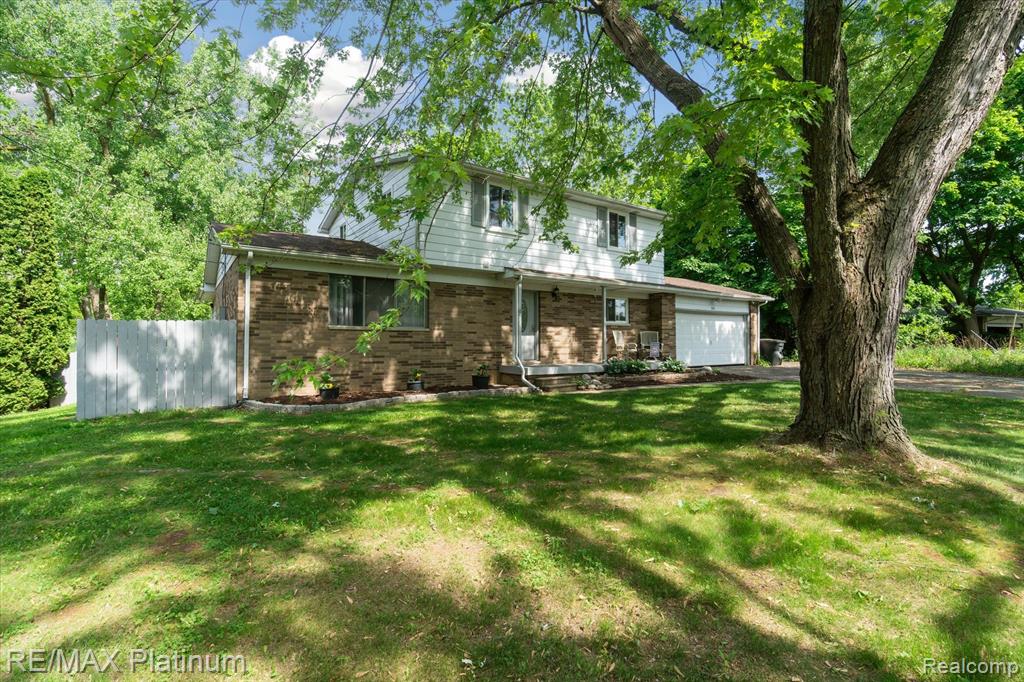 7353 GREEN VALLEY Drive, Grand Blanc, MI 48439 — Photo 2
