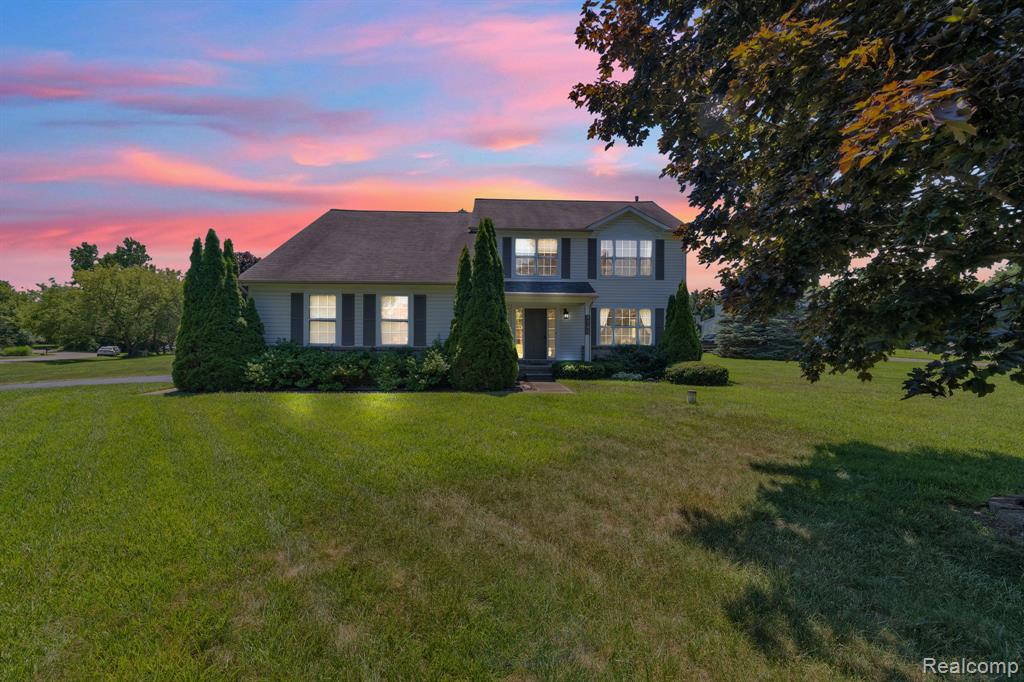 4740 Fox Chase, White Lake, MI 48383