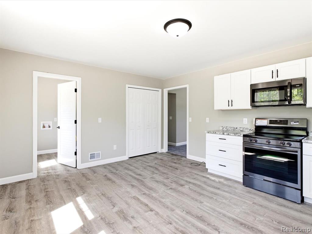 2941 Beach Road, Port Huron, MI 48060 — Photo 17