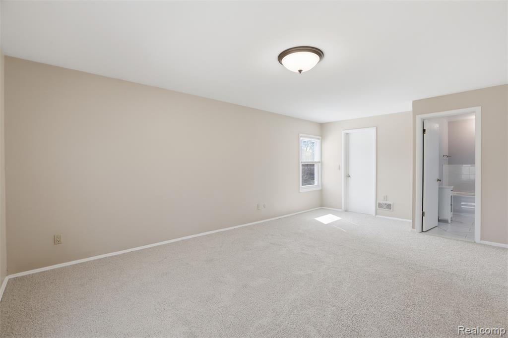 5972 Barnstable Court, West Bloomfield, MI — Photo 35