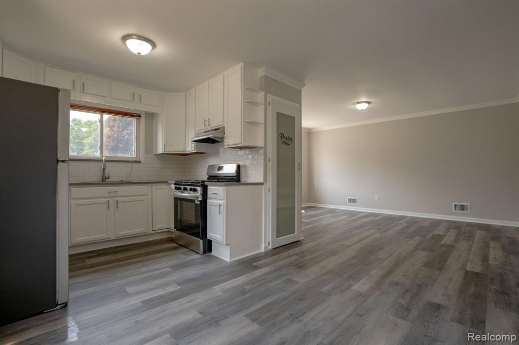 39588 Chart Street, Harrison Township, MI — Photo 8