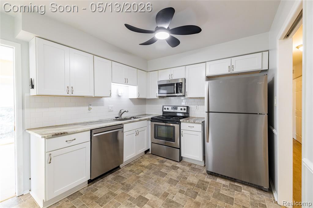8127 Colony Drive, 23, Grosse Ile, MI 48138 — Photo 13