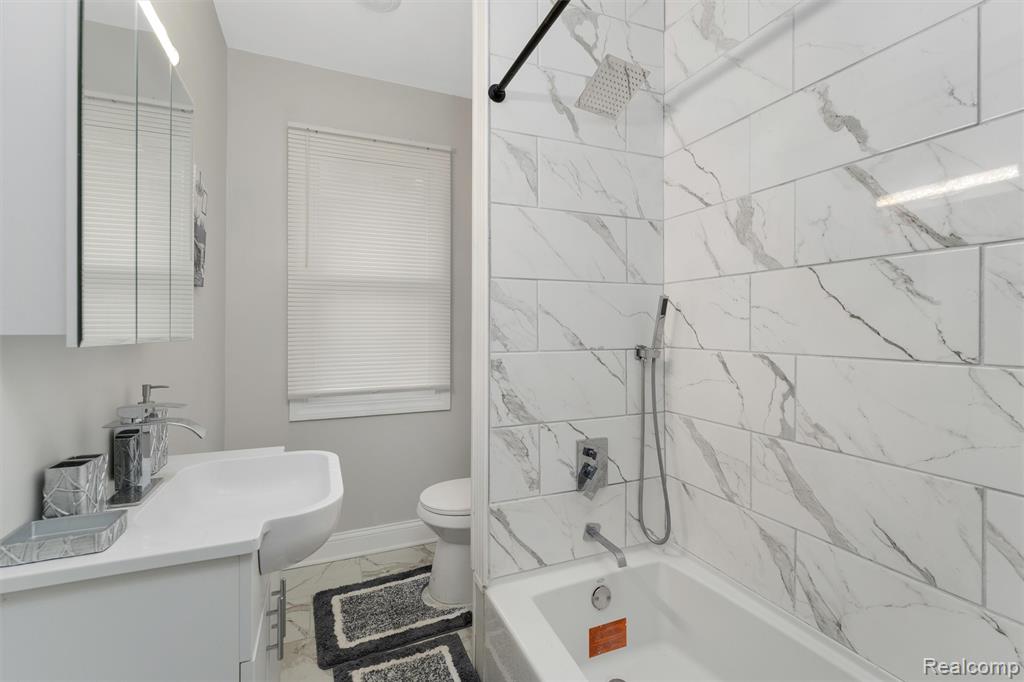 4411 Iroquois Street, Detroit, MI 48214 — Photo 20