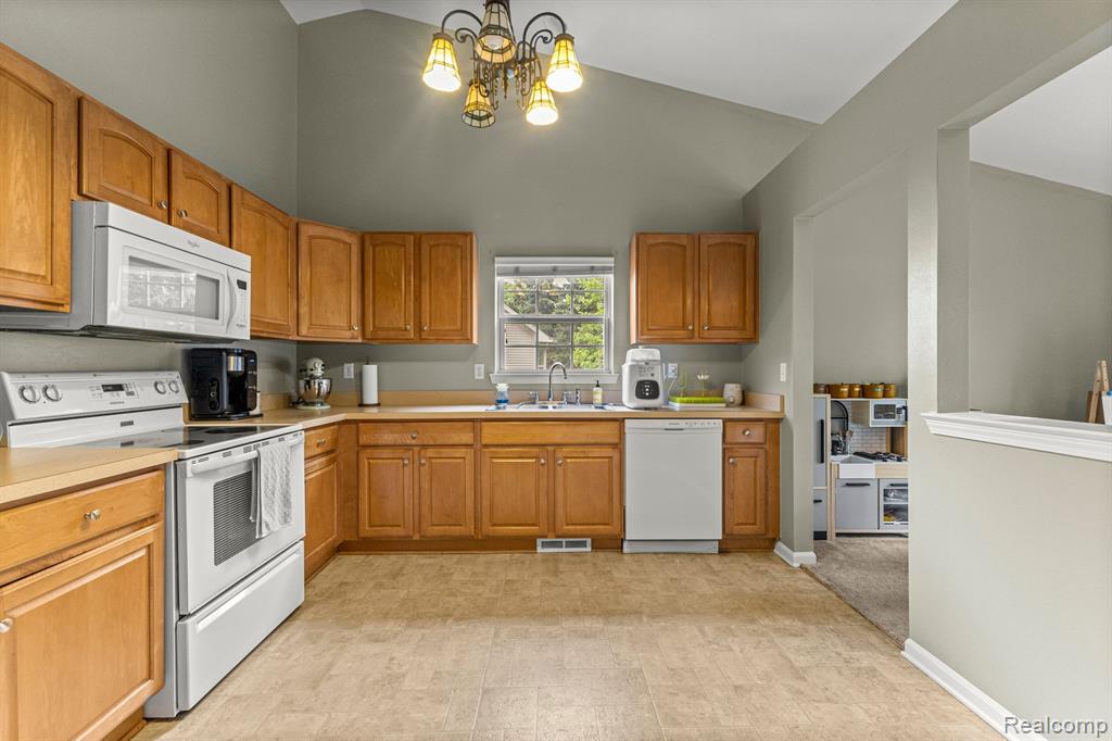 23879 ASHLEY Drive, Flat Rock, MI 48134 — Photo 13