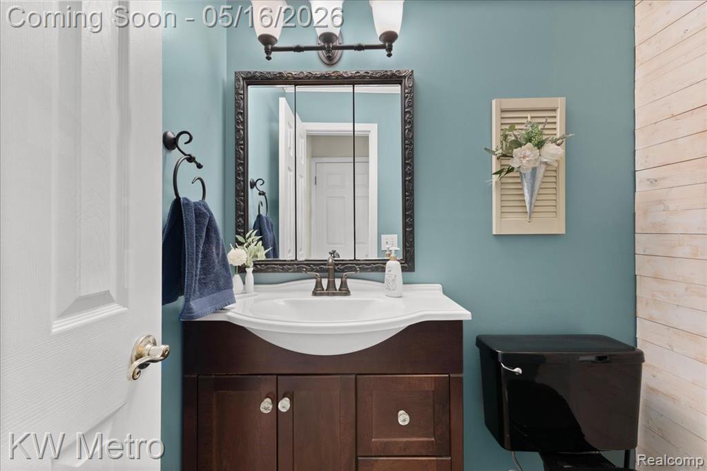 5757 Folkstone Drive, Troy, MI 48085 — Photo 21