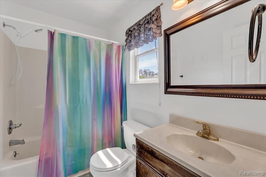 4525 STREAMSIDE Trail, Waterford, MI 48329 — Photo 16