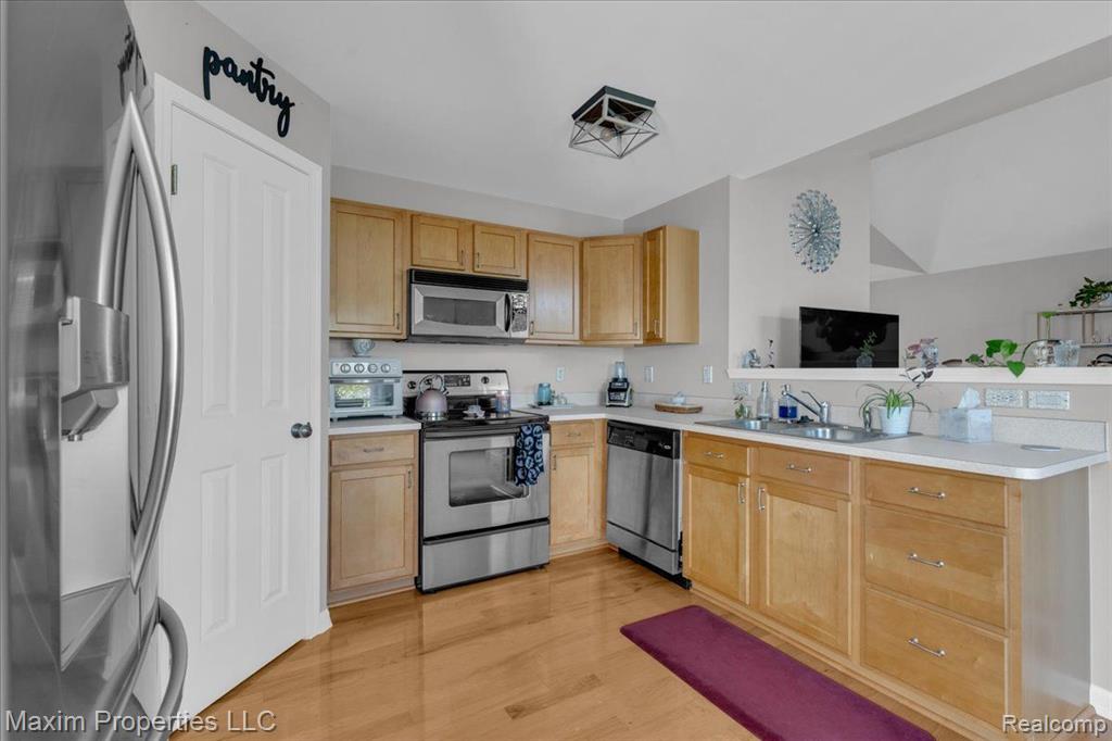 47456 PEMBROKE Drive, 60, Canton, MI 48188 — Photo 10