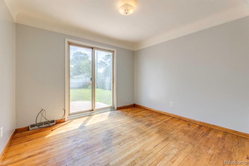 8571 Linda Street, Warren, MI 48093 — Photo 18