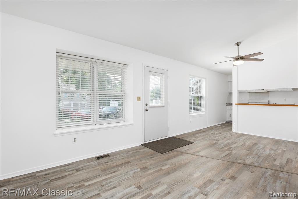 41722 ONAWAY Drive, Northville, MI 48167 — Photo 4