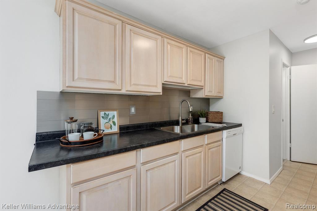 41138 SOUTHWIND Drive, Canton, MI 48188 — Photo 10