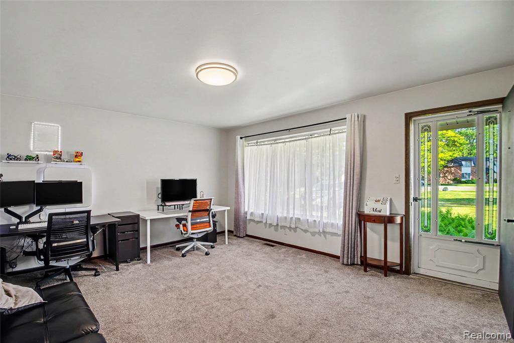 8530 Canal Road, Sterling Heights, MI 48314 — Photo 2