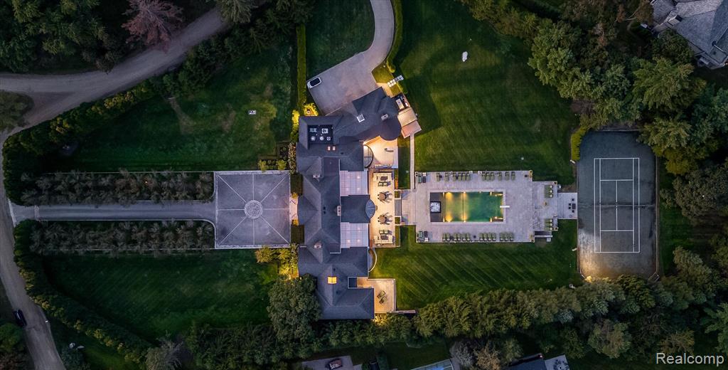 5035 Brookdale Road, Bloomfield Hills, MI 48304