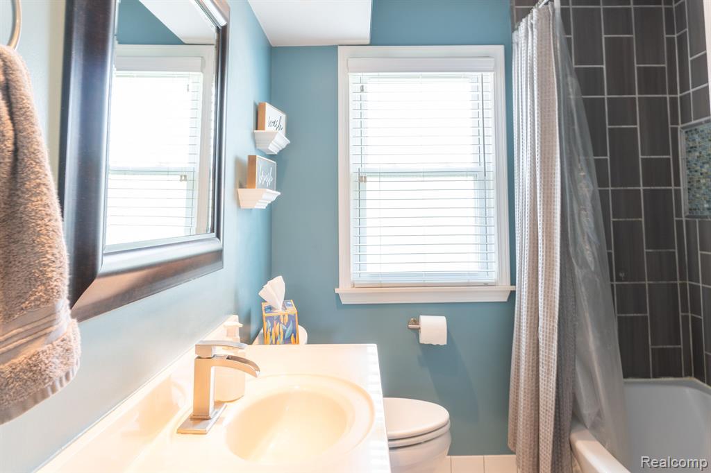 9611 ROSELAND Street, Livonia, MI 48150 — Photo 14