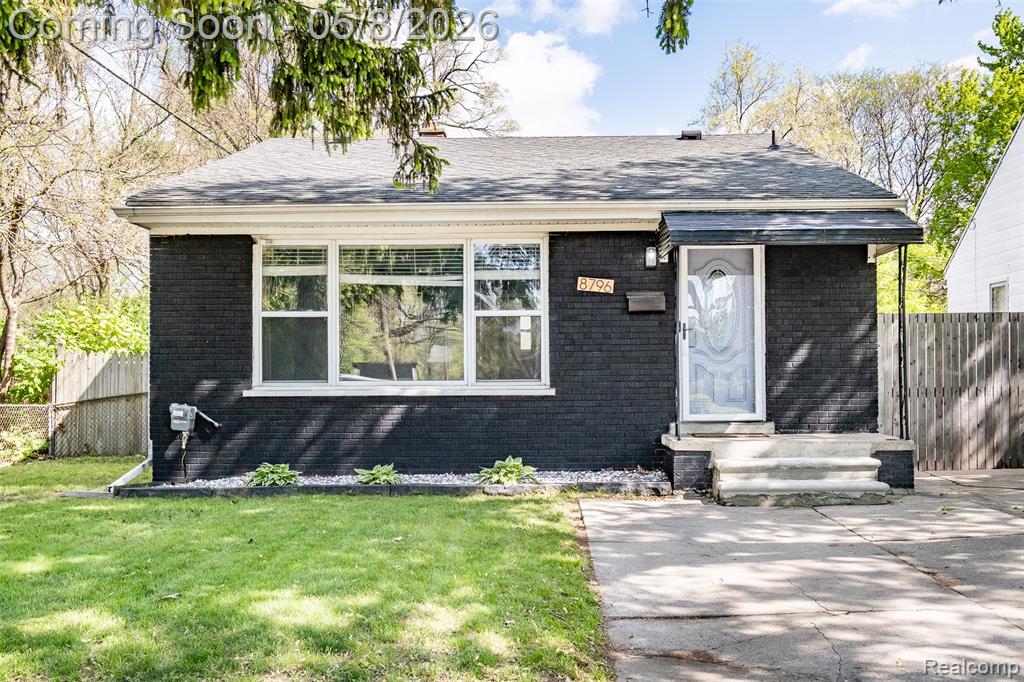 8796 Saratoga Street, Oak Park, MI 48237 — Photo 2