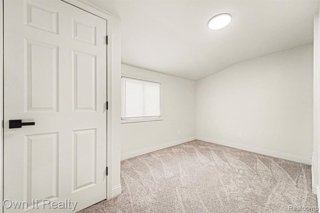 25605 Yale Street, Dearborn Heights, MI 48125 — Photo 16