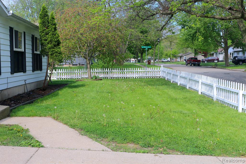 4053 HEATHGATE Drive, Lansing, MI 48911 — Photo 4