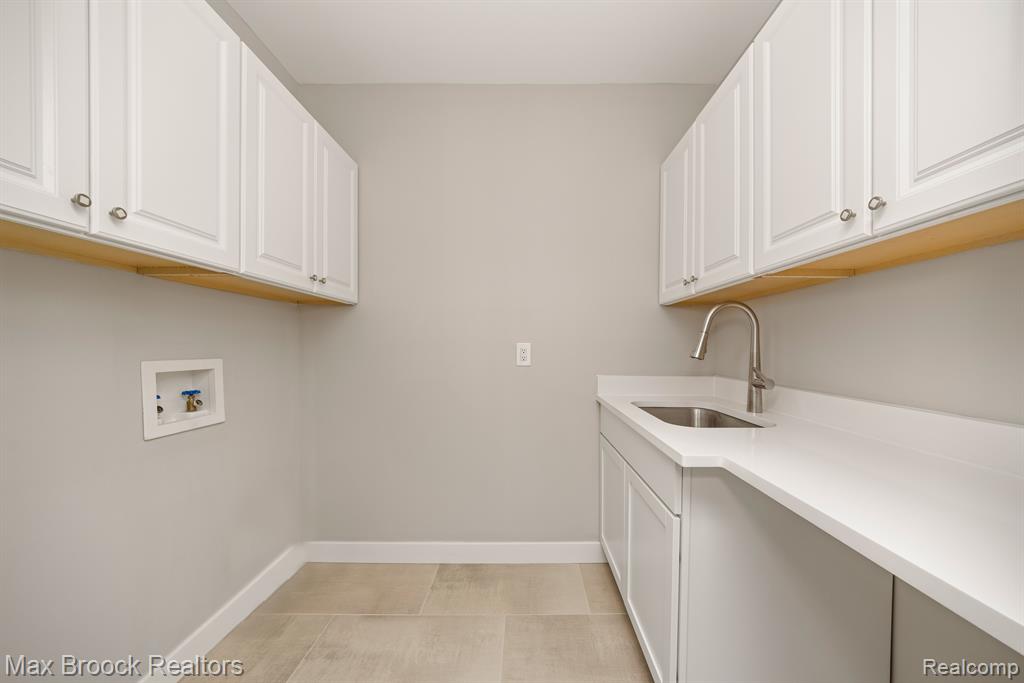 5240 CLARENDON CREST Street, Bloomfield Hills, MI 48302 — Photo 42