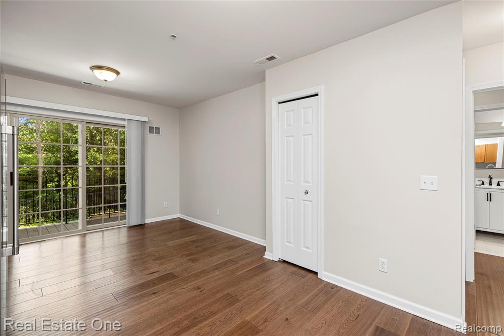 609 Village Lane, Milford, MI 48381 — Photo 16
