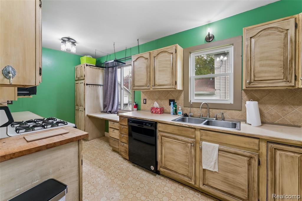317 E Grand River Avenue, Fowlerville, MI 48836 — Photo 7