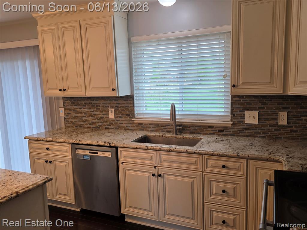 3622 Times Square Boulevard, Canton, MI 48188 — Photo 12