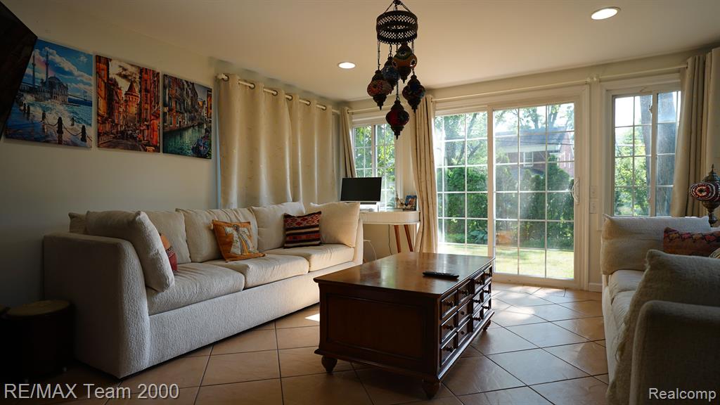 3 BOONE Lane, Dearborn, MI 48120 — Photo 17