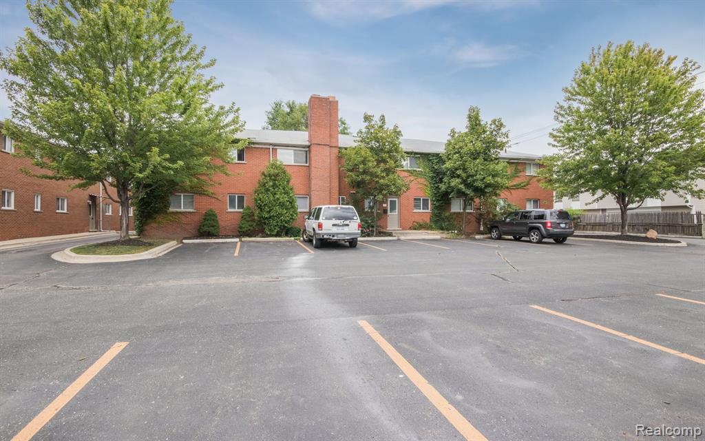 649 W Maple Road, Clawson, MI — Photo 16