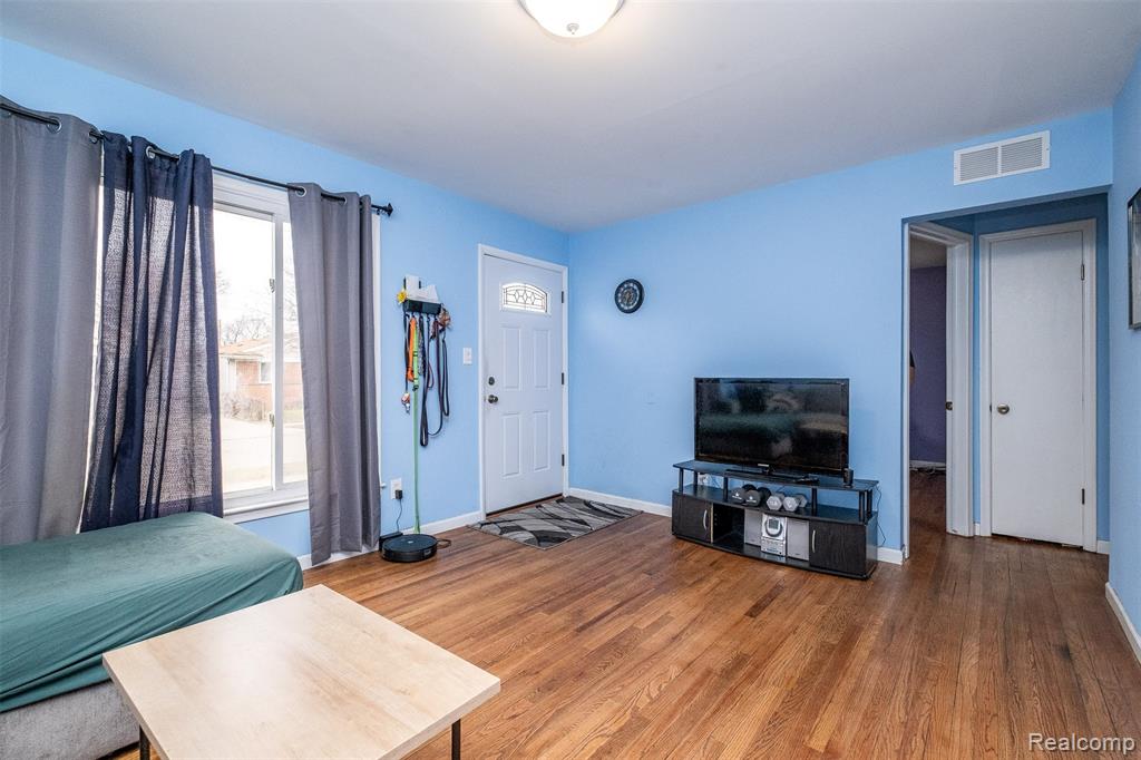 957 E Meyers Avenue, Hazel Park, MI 48030 — Photo 5
