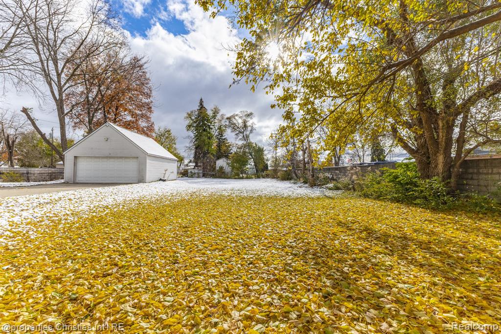 8056 Dawn Drive, Sterling Heights, MI 48314 — Photo 45