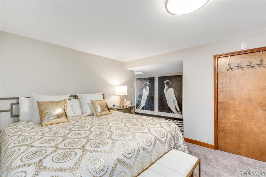 4645 CLAUDIA Drive, Waterford, MI 48328 — Photo 34