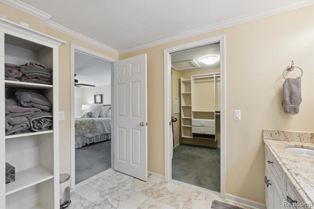 8150 FAWN VALLEY Drive, Clarkston, MI 48348 — Photo 36