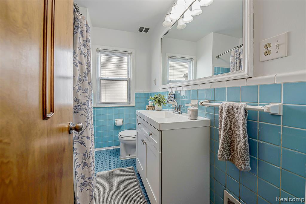 417 Helene Avenue, Royal Oak, MI 48067 — Photo 16