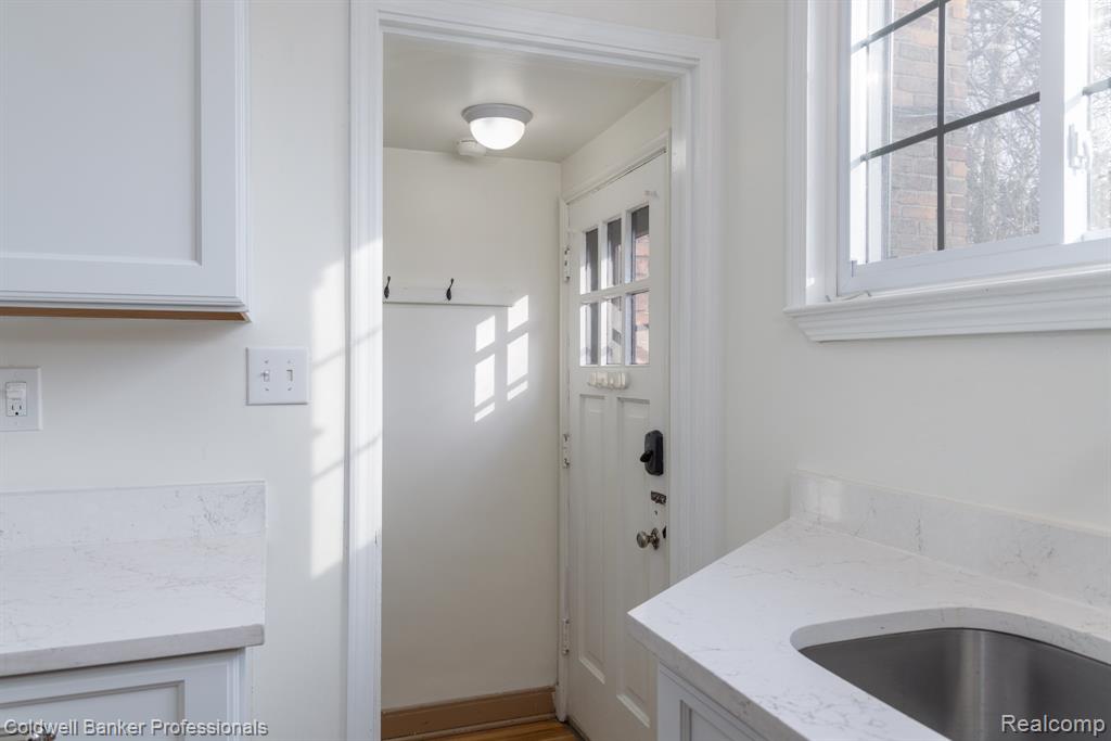 42 Cranford Lane, Grosse Pointe, MI 48230 — Photo 14