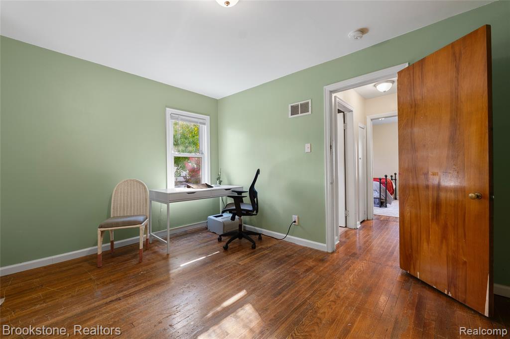 800 E BERNHARD Avenue, Hazel Park, MI 48030 — Photo 14