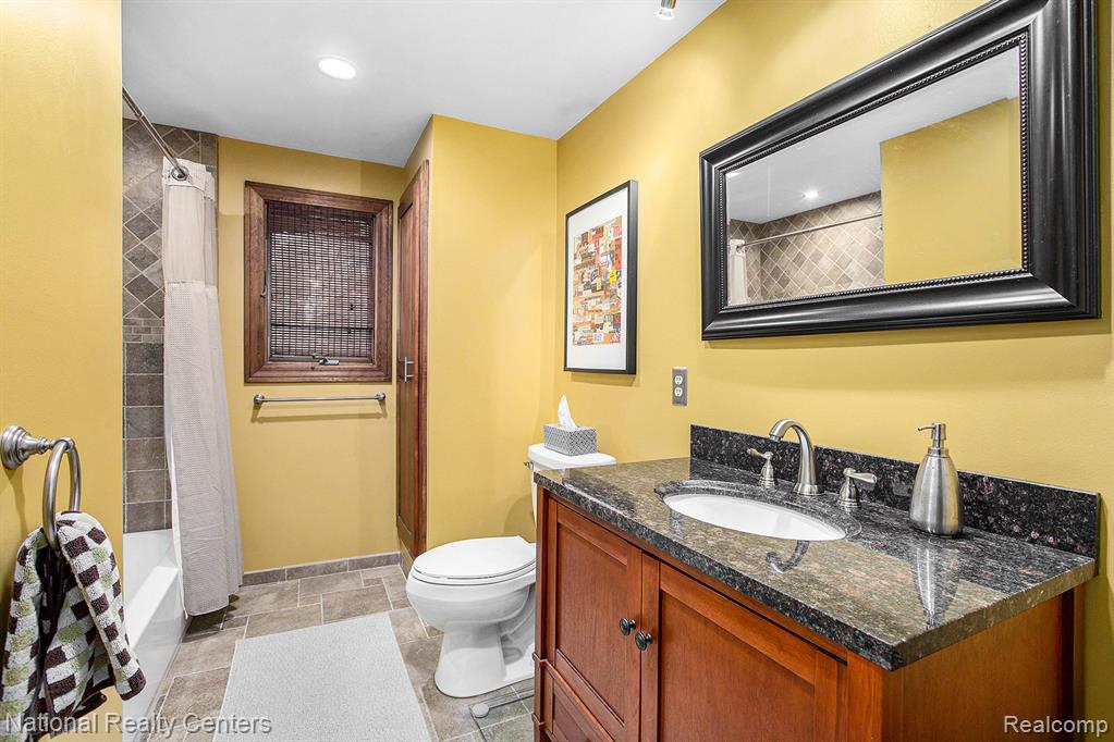 8979 Woodberry Road Road, Plymouth, MI 48170 — Photo 20