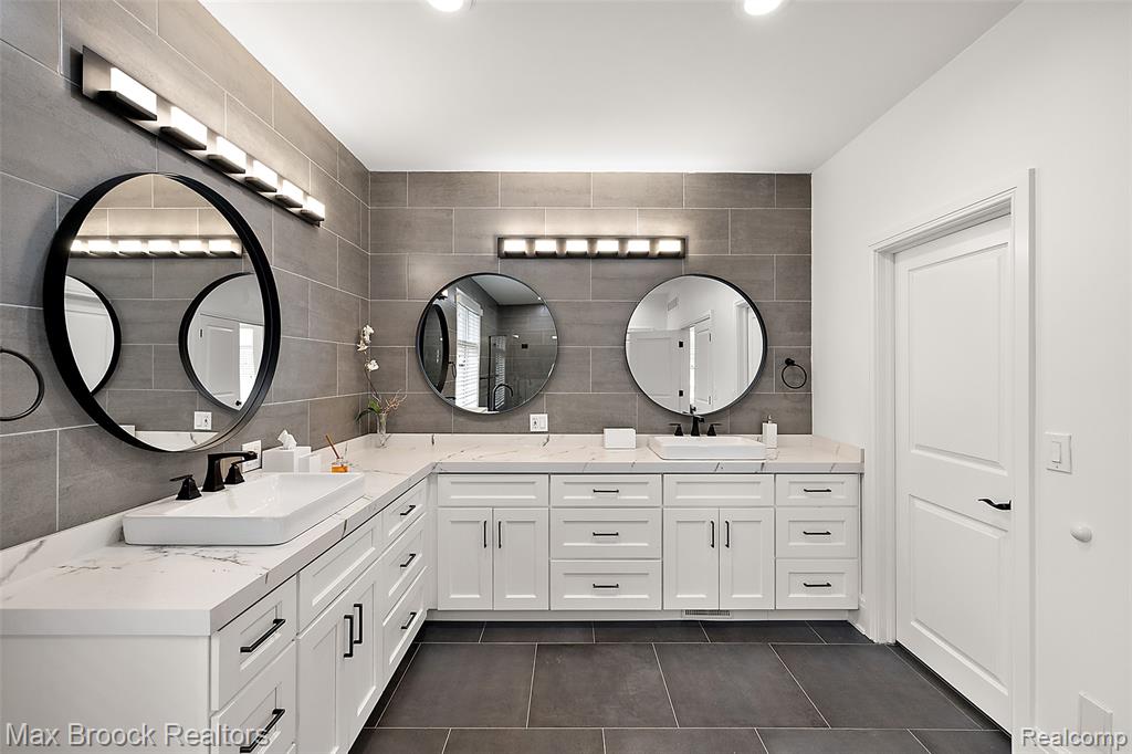 7515 Hiddenbrook Lane, Bloomfield Hills, MI 48301 — Photo 19