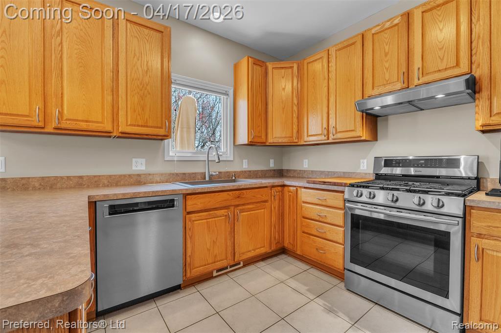 8560 Vista Court, Westland, MI — Photo 23