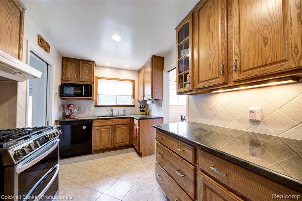 702 Woodlawn Avenue, Royal Oak, MI 48073 — Photo 11